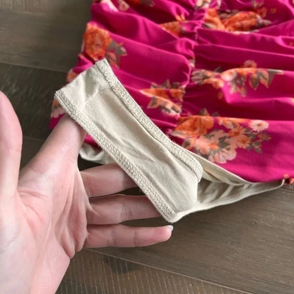 WAYF| FLORAL RUCHED BODYSUIT - Picture 4 of 10